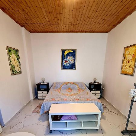 Yellow, Red & Blue Apartment Split Bagian luar foto