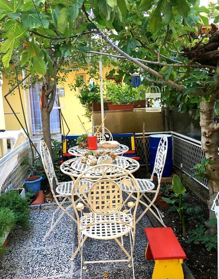 Yellow, Red & Blue Apartment Split Bagian luar foto