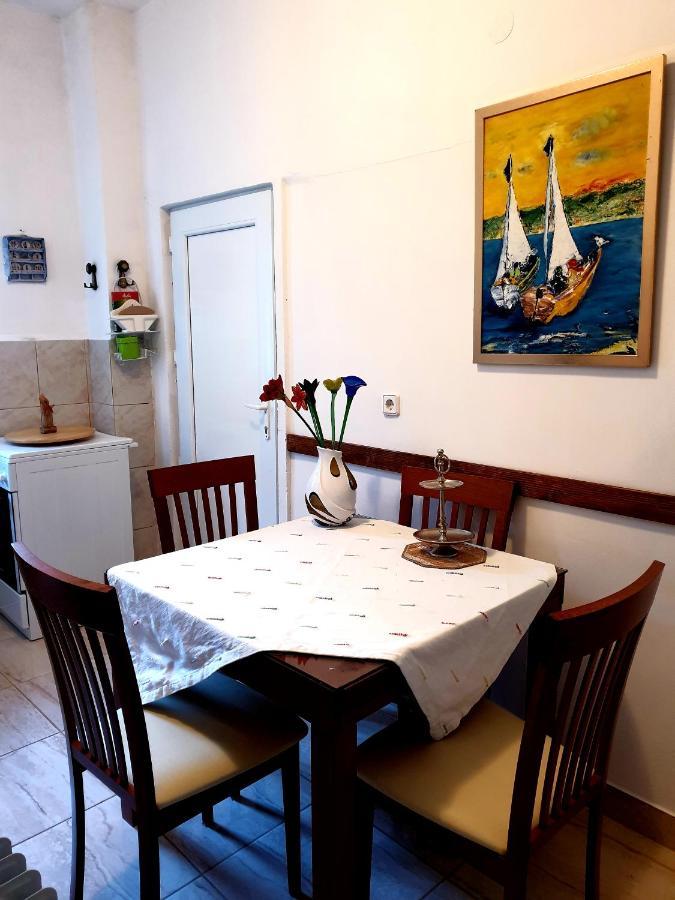 Yellow, Red & Blue Apartment Split Bagian luar foto