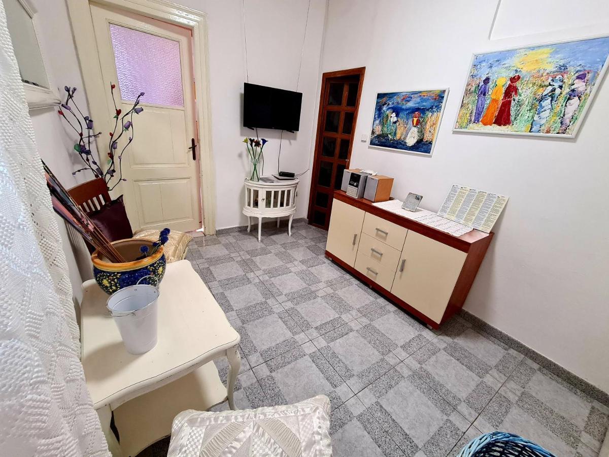 Yellow, Red & Blue Apartment Split Bagian luar foto
