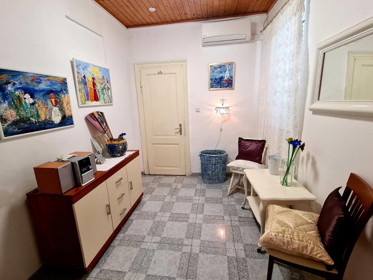 Yellow, Red & Blue Apartment Split Bagian luar foto
