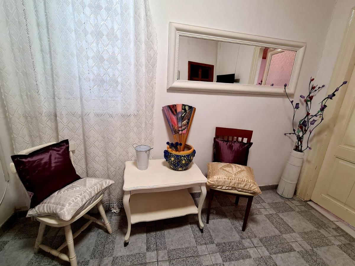 Yellow, Red & Blue Apartment Split Bagian luar foto